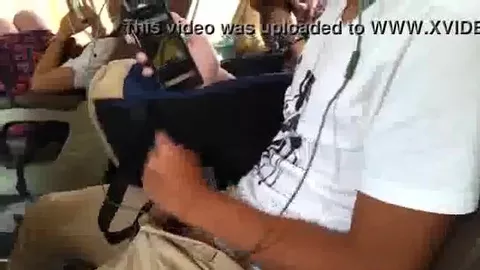 Diskreter Wichs im Bus