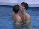 Sexo bareback na piscina da sauna gay