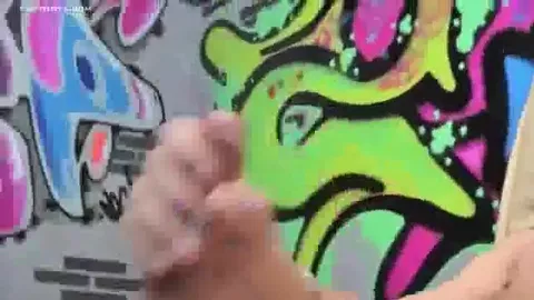 Striscia di una bionda affascinante