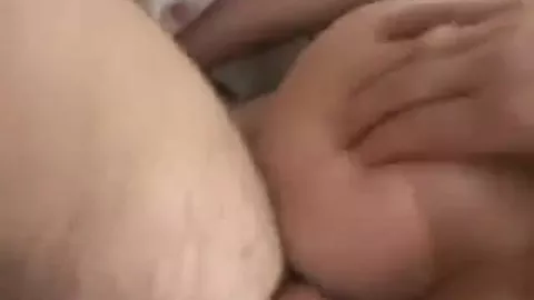 Un daddy se tape deux minets