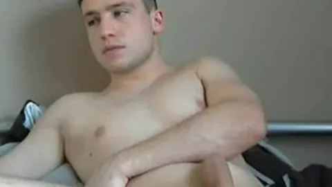 Bogoss athlétique en branle cam