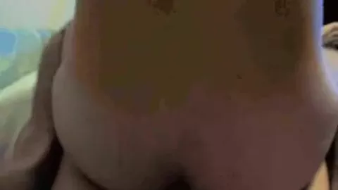 Junger Passiver demontiert und mit einem Smartphone gefilmt