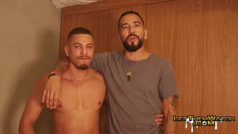 Colega tatuado se lleva una polla