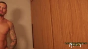 Amico tatuato prende un cazzo