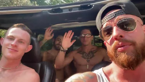 Sesso di gruppo in piscina