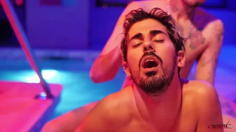 Junge Kerle ficken in der Sauna