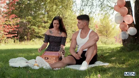 Schwanz beim Picknick — Dom King & Malik Delgaty