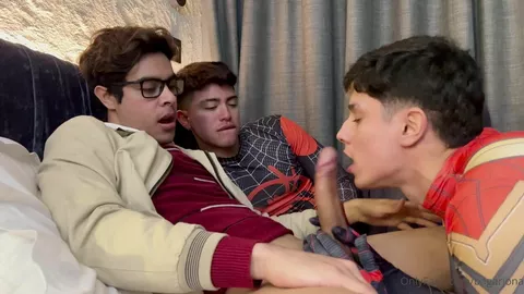 GabrieTwink fickt Bagarjona & Stiveneas