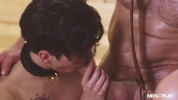 Daddy dominiert zwei Twinks in der Sauna — Mateo Tomas, Ryan Jacobs & Cole Link