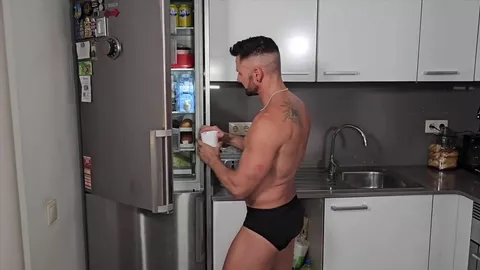 Kay Tronx bekommt zum Frühstück Axell Recs Schwanz