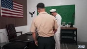 Joey Mills & Javao — der Navy-Twink wird durchgenommen