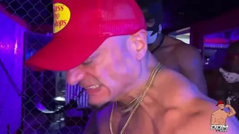 Il primo gangbang di Corey