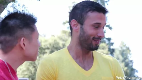 Un couple heureux le jour de son mariage