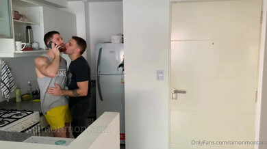 Jordan Fox le remplit en creampie dans un parking