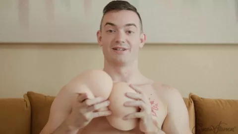 El nuevo juguete de Damien