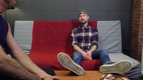 Drew Dixon es masturbado por un daddy