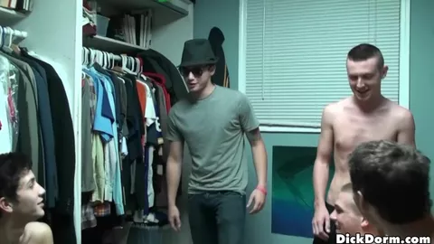 Orgia al convitto – Trent Ferris, Max Hardin, Drake Stone & Sam Truitt
