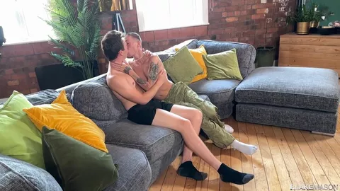 Justin Tiempo & Stanley James – Succhi sensuali per scopare!