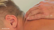 Dieser Masseur ist sehr nett — Phillip Aubrey & Tyler Saint