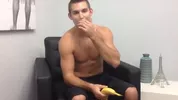 Le beau mec hétéro Ethan Sweat baise un Fleshjack