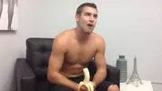 Le beau mec hétéro Ethan Sweat baise un Fleshjack