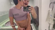 Me follo a un twink en el baño de mi amigo