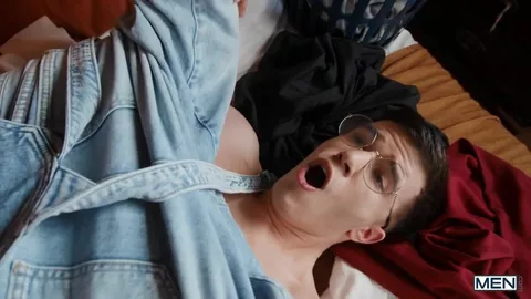 Mon beau père a trouvé mon dildo : Maverick Sun & Austin Wolf
