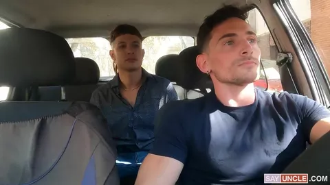 Ce qui se passe dans la voiture – Ayun XXX & Matt Vi