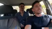 Ce qui se passe dans la voiture – Ayun XXX & Matt Vi