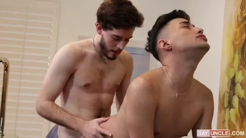 Jaycob Eloisee & Blake Wilder – Seul à la maison, en pleine excitation