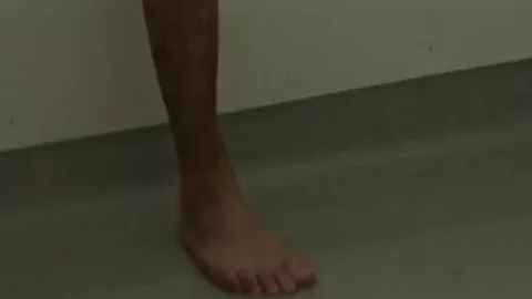 Damien Esco – Pourquoi sortir quand tu peux te branler