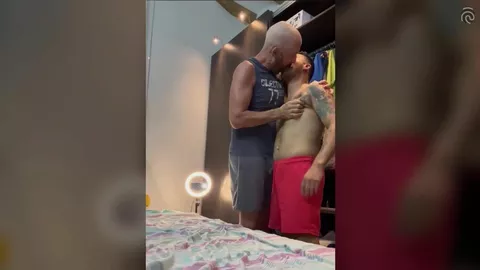 Max se folla a un latino tatuado