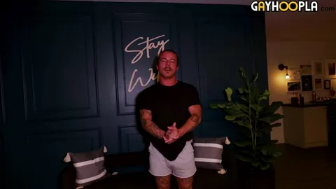 Breitbestückter Jock Casey Hill wichst auf jedem Möbelstück!