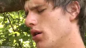 Twink gay vengono nella foresta