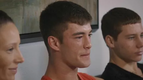 Il mio migliore amico voleva un threesome con la sua ragazza… mi ha scopato