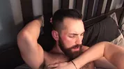 Rich Kelly & Rox Matthews – Daddy poilu baise un minet français