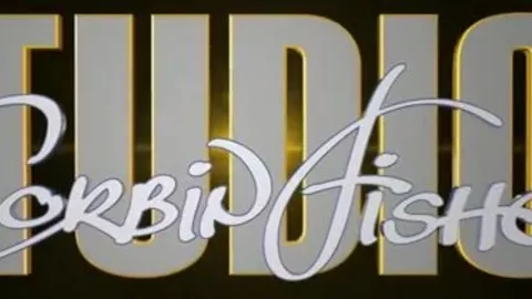 Andy ingoia la sborra di un tipo