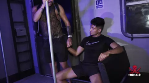 Plan suce dans le métro – Alam Herrera & Lyonard