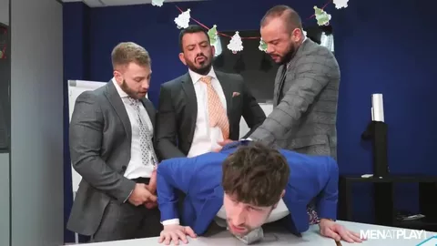 Gioco in sala riunioni alla vigilia di Natale