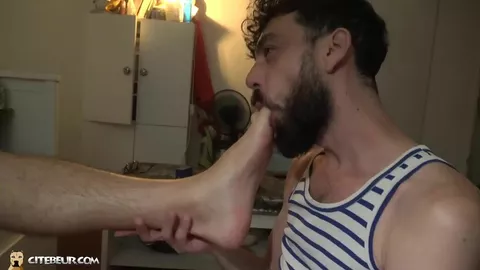 Barbu kabyle têteur de bite et avaleur de jus
