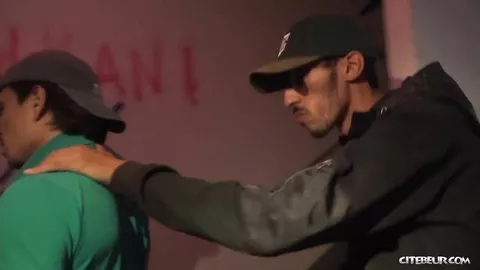 Sperme de thugs en bouche