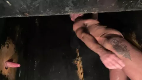 Rico Marlon nos gloryholes