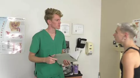 O novo enfermeiro come Jayden Pierce