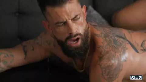 Tu dosis de leche – Johnny Donovan & Alpha Wolfe