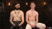 Le domi en cuir Richard baise le minet Jack Waters