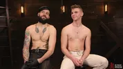 Le domi en cuir Richard baise le minet Jack Waters