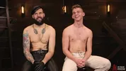 Le domi en cuir Richard baise le minet Jack Waters