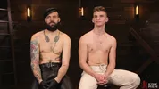 Le domi en cuir Richard baise le minet Jack Waters