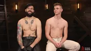 Le domi en cuir Richard baise le minet Jack Waters