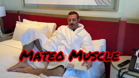 Serviço de quarto – Mateo Muscle & Sexystache